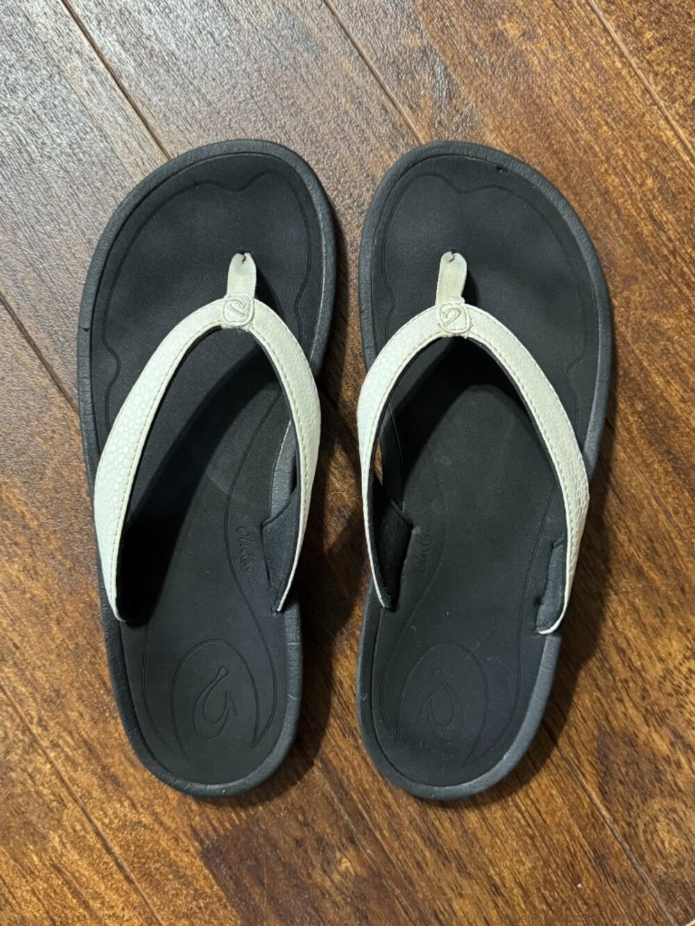 OluKai Kulapa Kai White Thong Flip Flop Sandals Womens Size 8